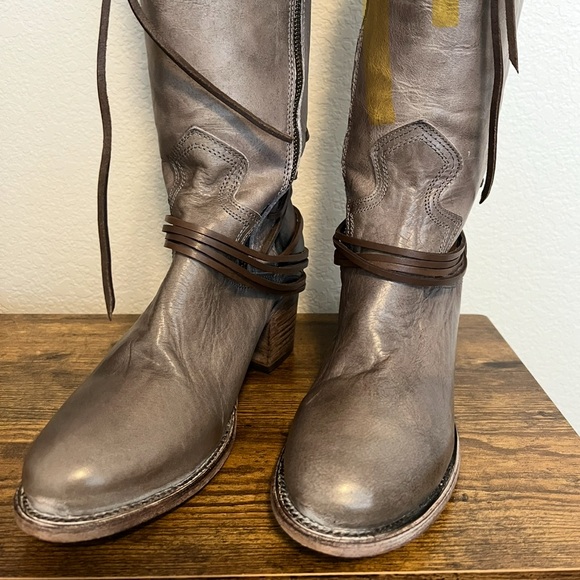 Freebird Coal Gray And Brown Boots 11 - Picture 9 of 13